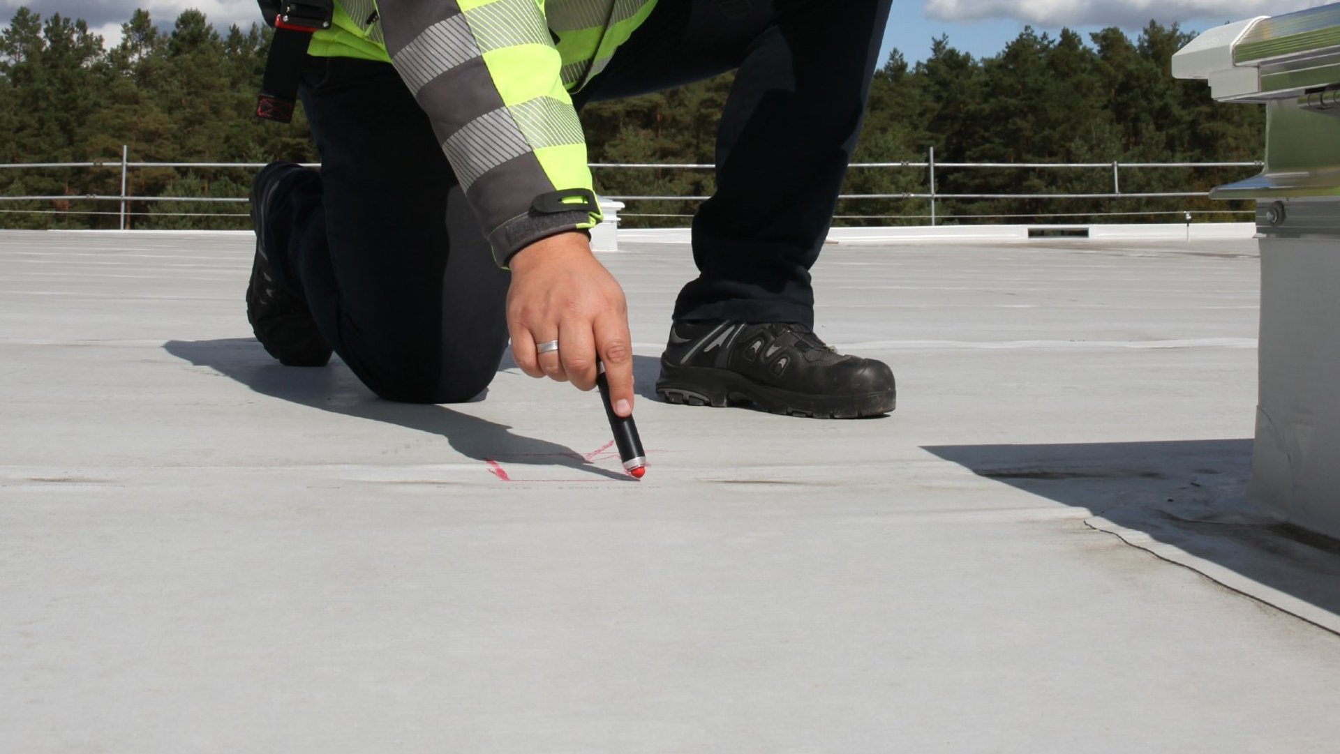 Leckageortung | NIS Roof Management | Kostensparend, effizient, bewährt | Flachdach-Experten
