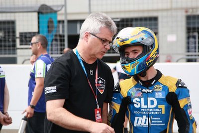 Motorradrennfahrer Dirk Geiger gesponsert von SLD und NIS